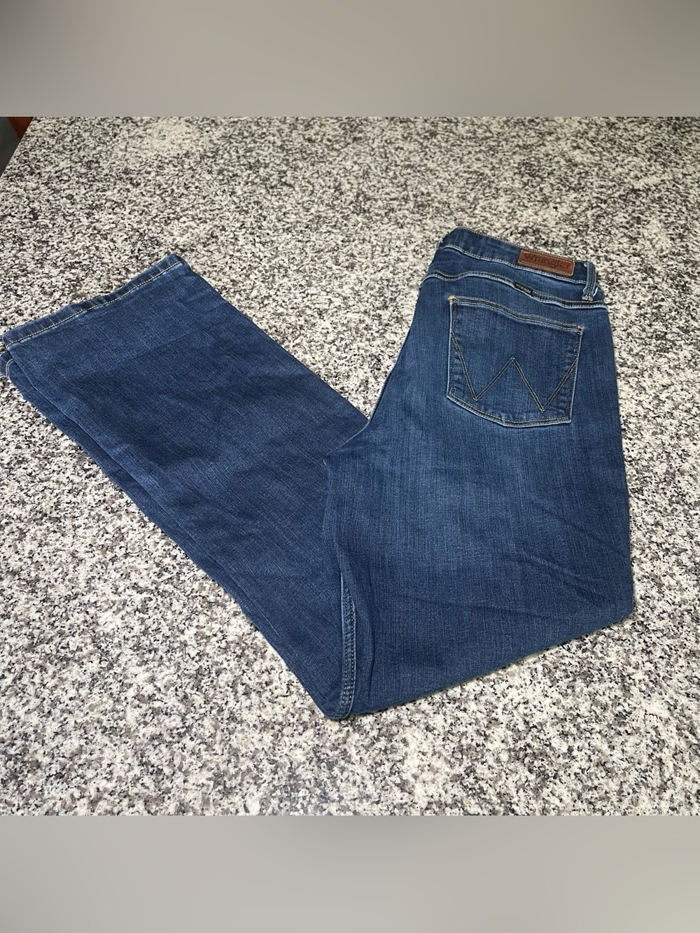 Wrangler women’s high rise bold boot cut denim jeans 34 long medium wash